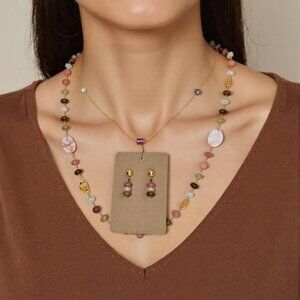 Seize the beach and seashells.  Bonus of 3 piece piece Paper clip chain long Nec